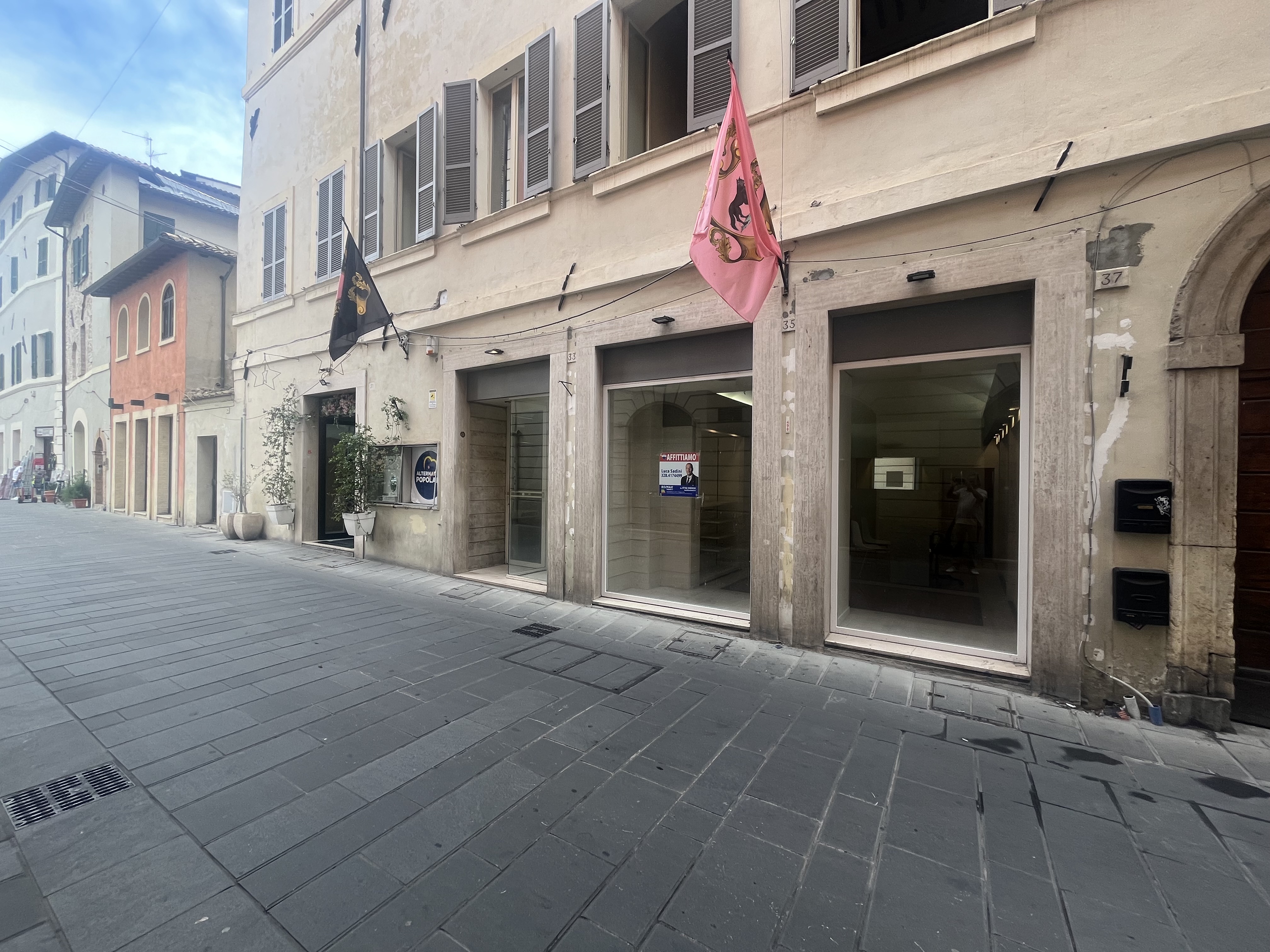 Locale commerciale Via Giuseppe Mazzini n. 33-35-37-39, Foligno 