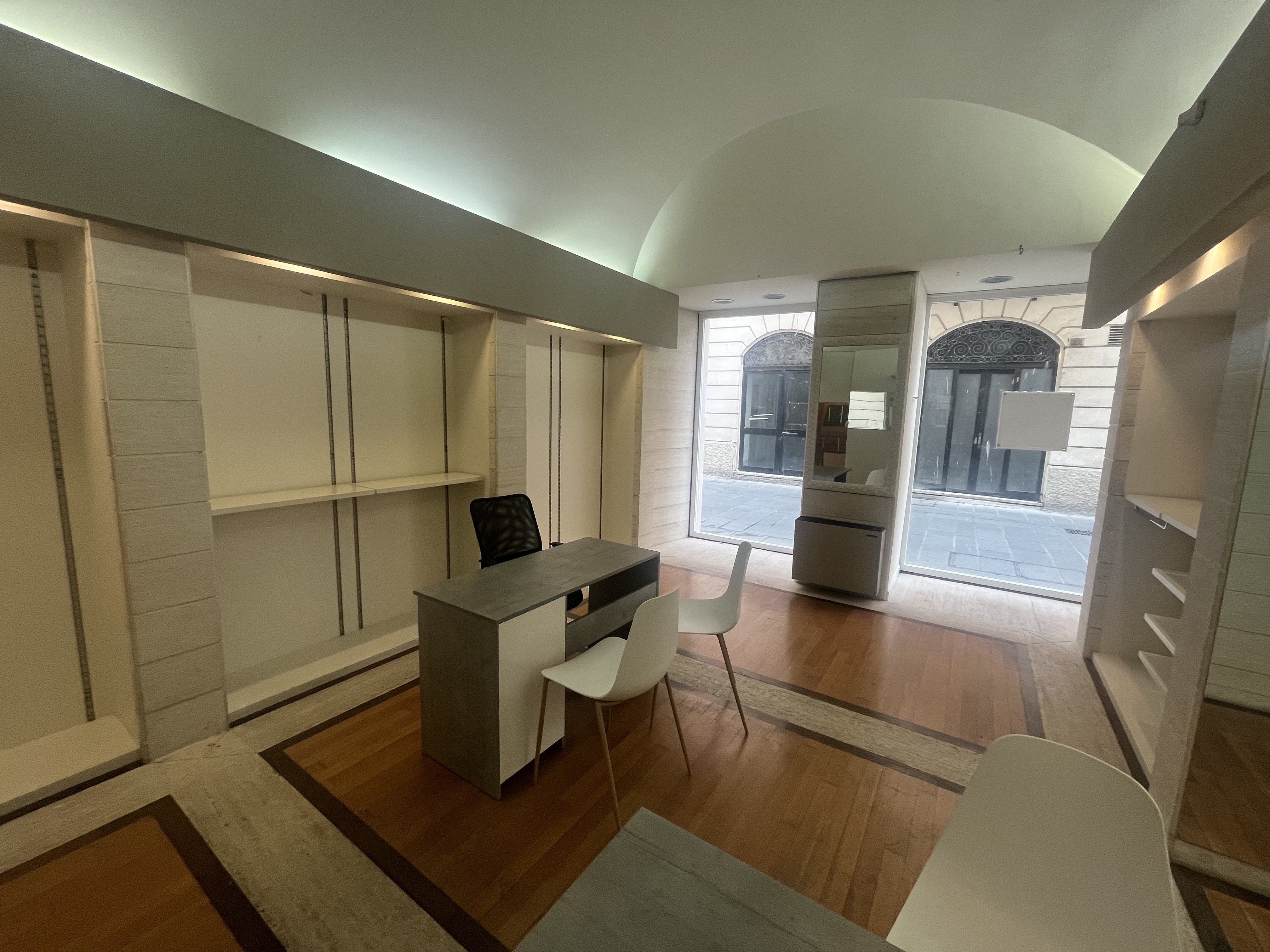 Locale commerciale Via Giuseppe Mazzini n. 33-35-37-39, Foligno  - Immagine 5