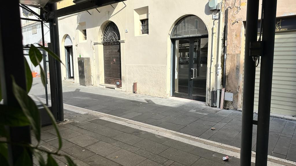 Locale commerciale Piazza dei Grano n. 23-25, Foligno  - Immagine 2