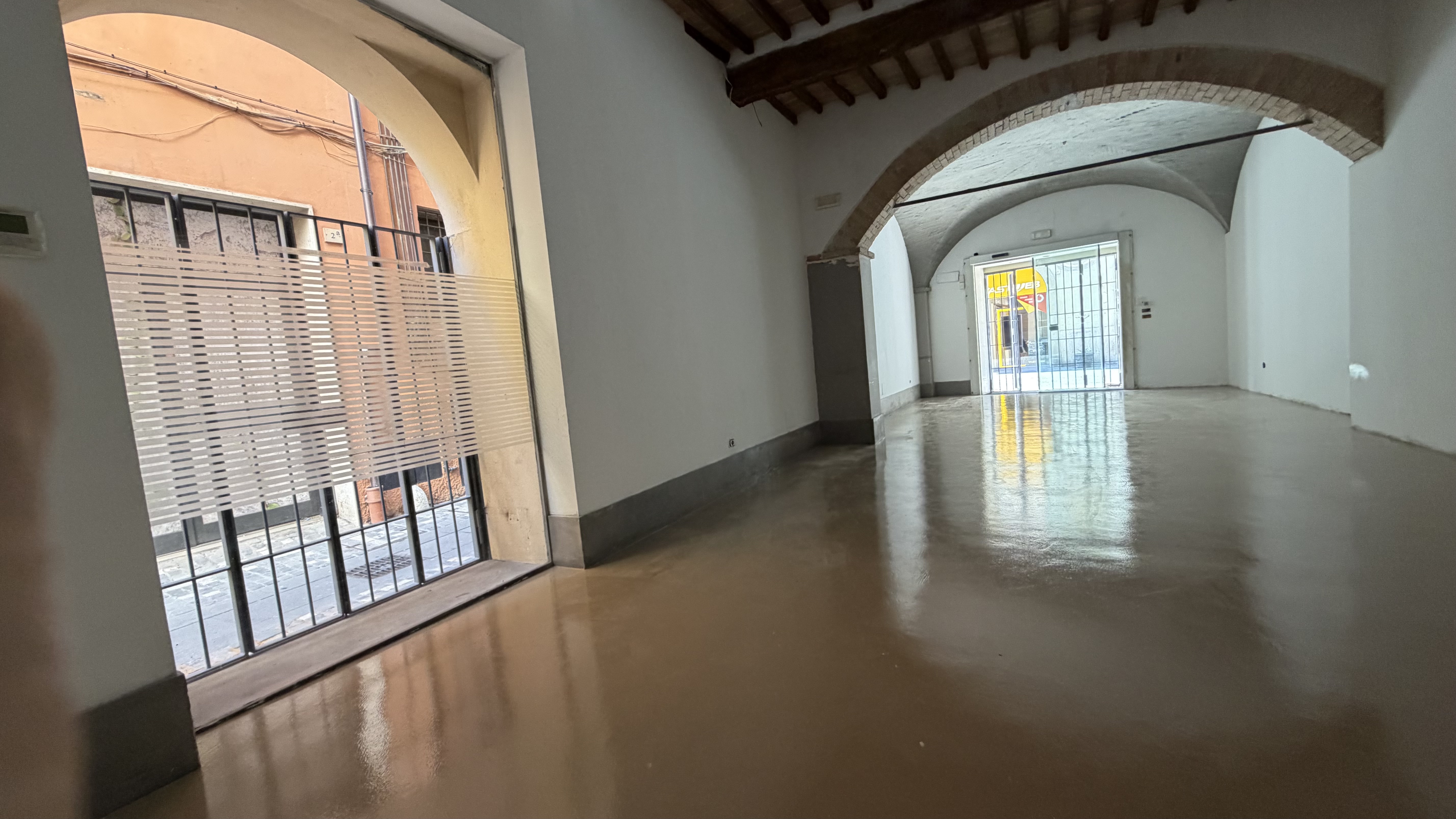Locale commerciale Corso Cavour n. 121 