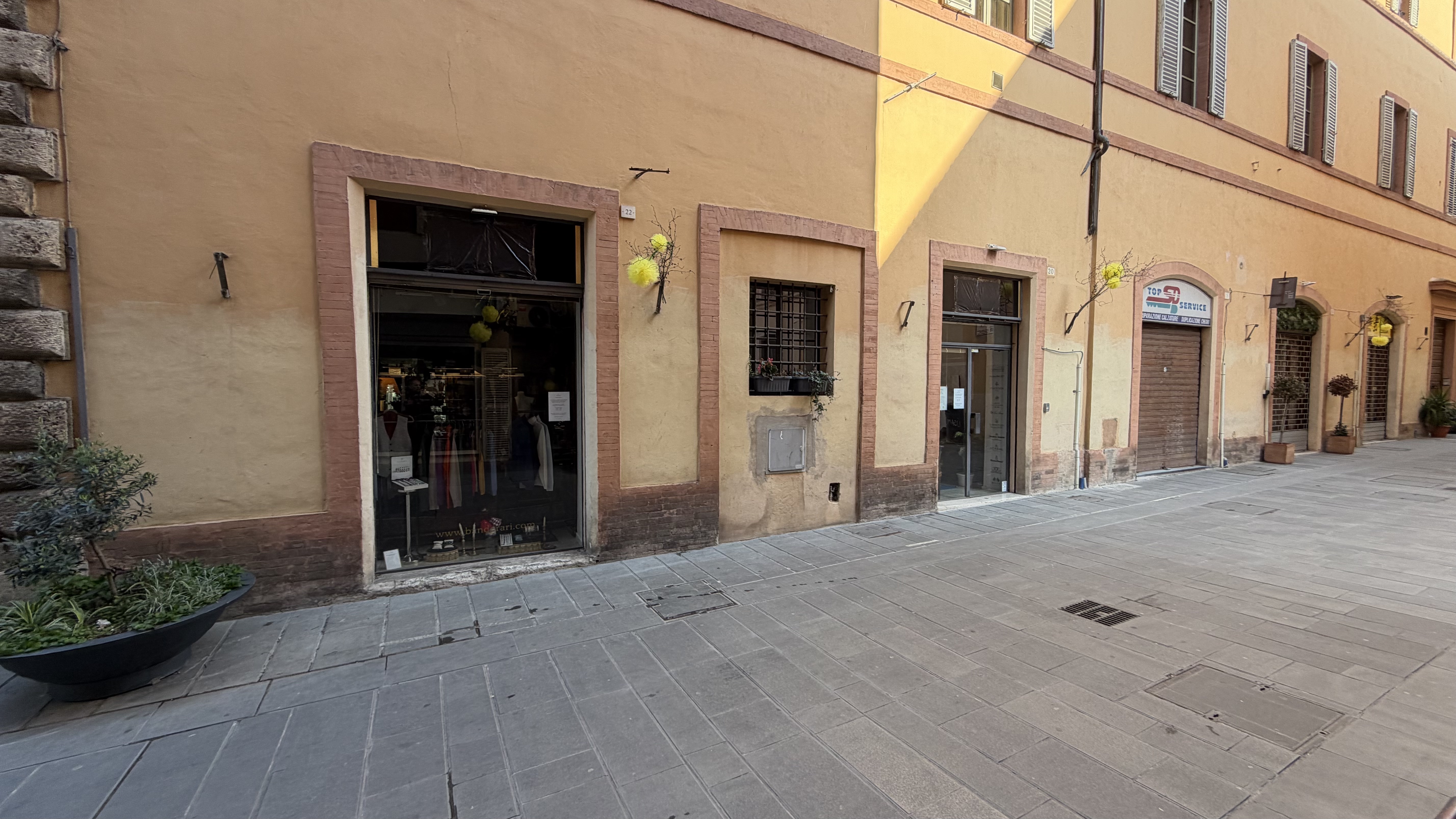 Locale commerciale Via Rutili n. 20, Foligno - Immagine 2