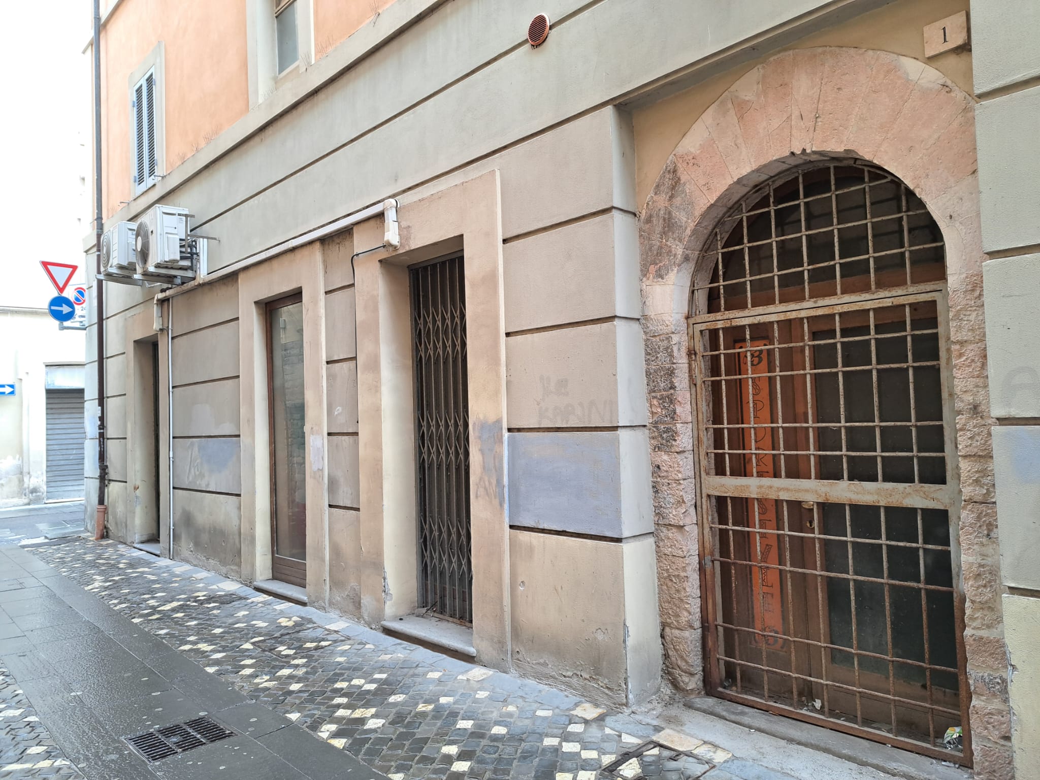 Negozio Via Benedetto Cairoli n. 30, Foligno  - Immagine 6