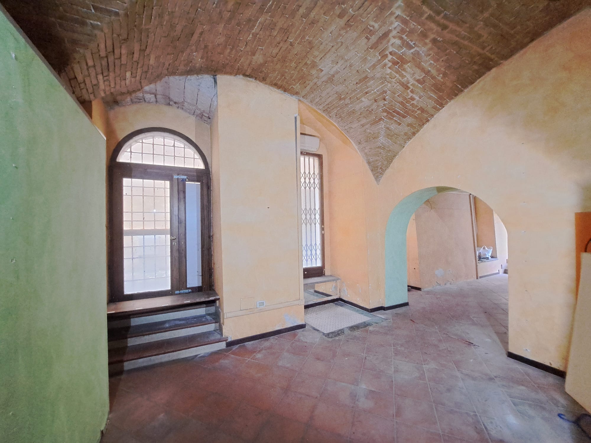 Negozio Via Benedetto Cairoli n. 30, Foligno  - Immagine 2